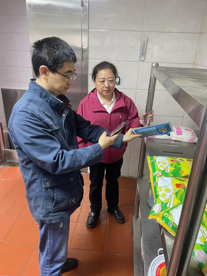 武昌：关注校园食堂安全管理情况