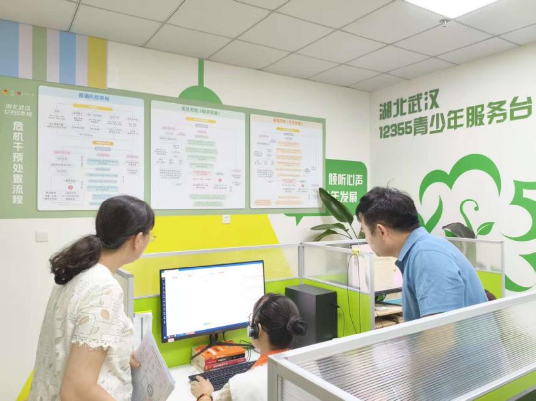 关注青少年服务台运行质效